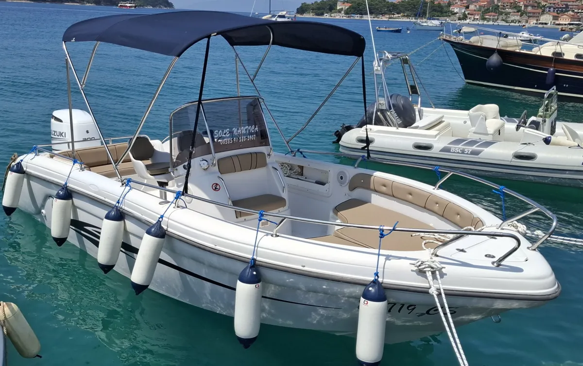 Ranieri Voyager 22 boat rental in Cres, photo 6